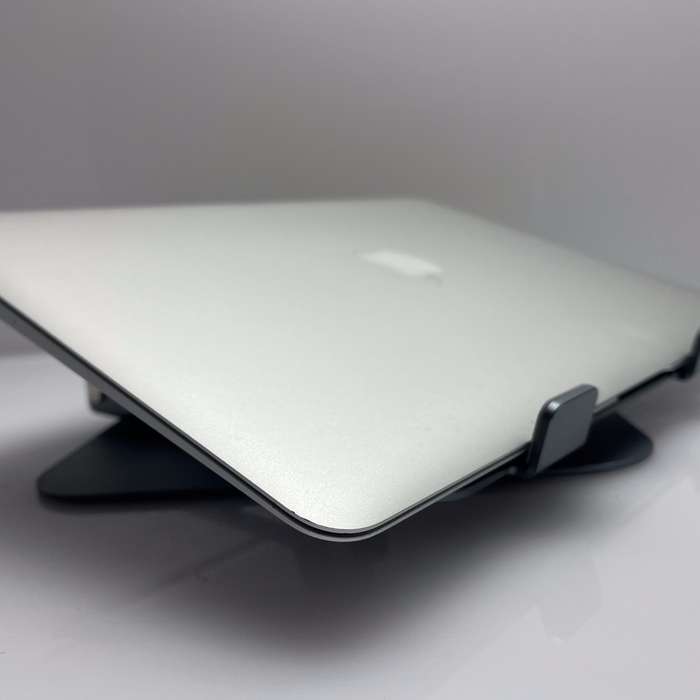 Apple MacBook Air 13-Inch Core i5  (2017) 8GB RAM 256GB SSD  Silver (3 Month Warranty)