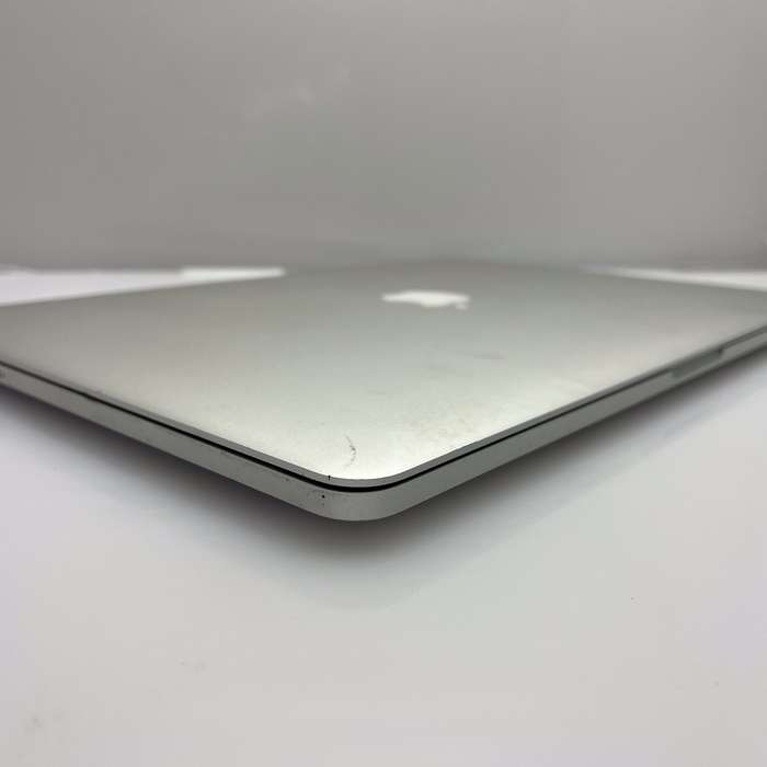MacBook Pro Core i7 2.5 GHz 15 (Mid-2015) 16GB RAM 256GB SSD Silver