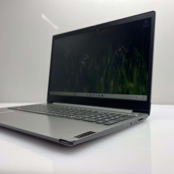 Lenovo IdeaPad 3 15IGL05 "Celeron" 4GB RAM 1TB (SATA) SSD Silver - Cracked Casing