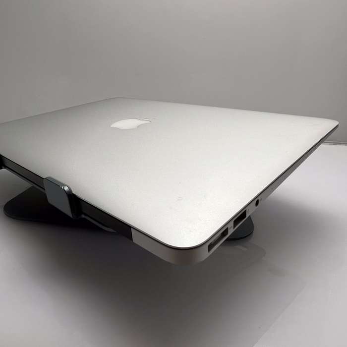 Apple MacBook Air 13-inch Core i5 1.6GHz (Early 2017) 8GB RAM 256GB SSD Silver  Minor Br...
