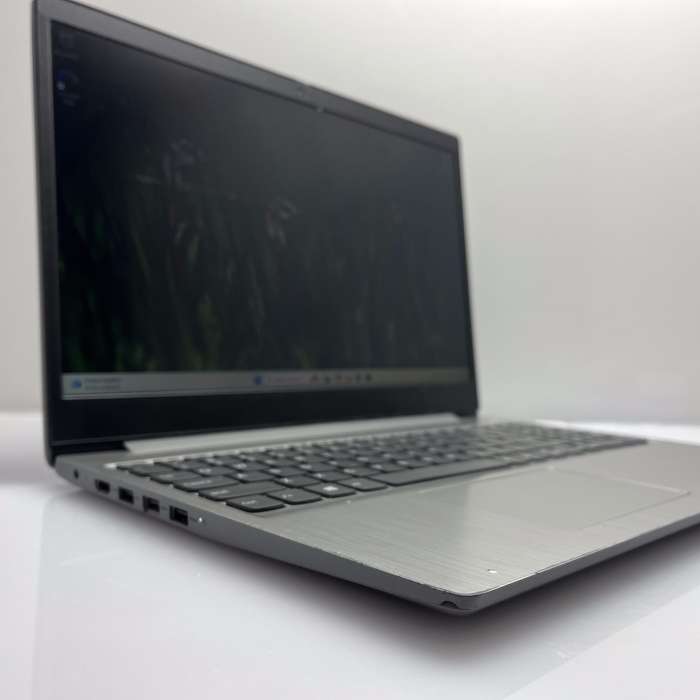 Lenovo IdeaPad 3 15IGL05 "Celeron" 4GB RAM 1TB (SATA) SSD Silver - Cracked Casing