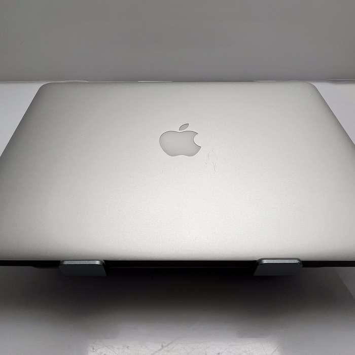 Apple MacBook Air 13-inch Core i5 1.6GHz (Early 2017) 8GB RAM 256GB SSD Silver  Minor Br...