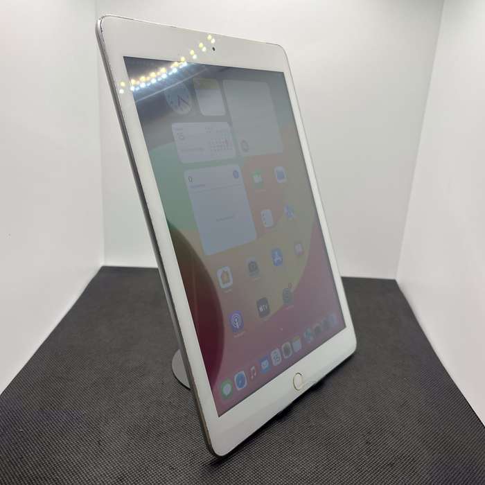 Apple iPad 9.7 6th Gen 128GB (Wi-Fi/ Cellular) - No Touch ID | Cracked Screen