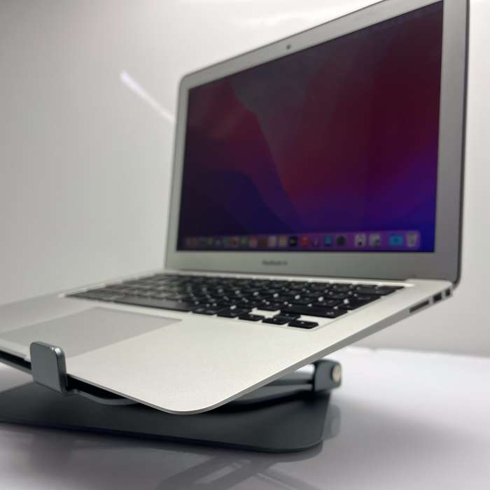 Apple MacBook Air 13-inch Core i5 1.6GHz (Early 2017) 8GB RAM 256GB SSD Silver  Minor Br...