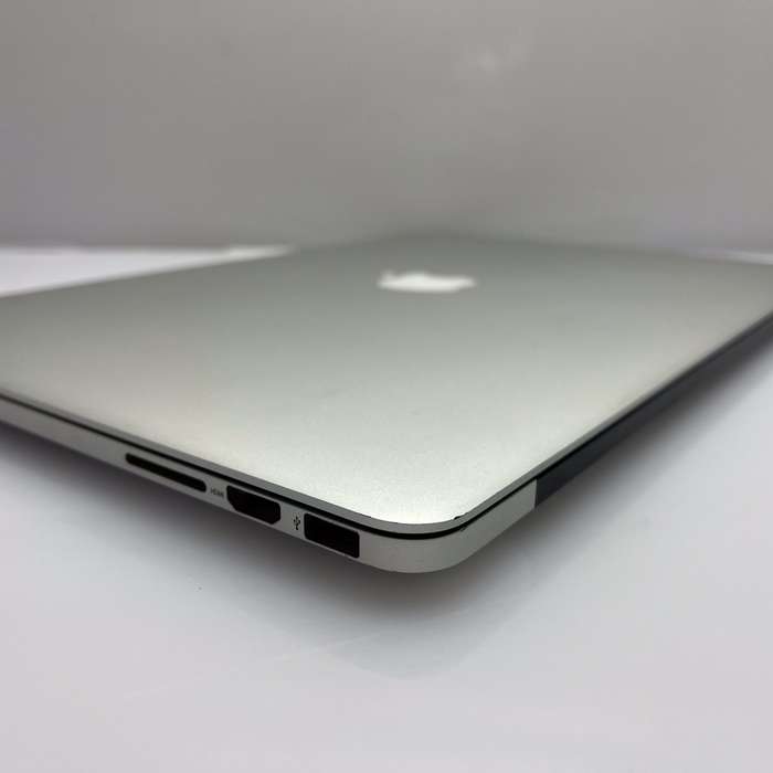 MacBook Pro Core i7 2.5 GHz 15 (Mid-2015) 16GB RAM 256GB SSD Silver