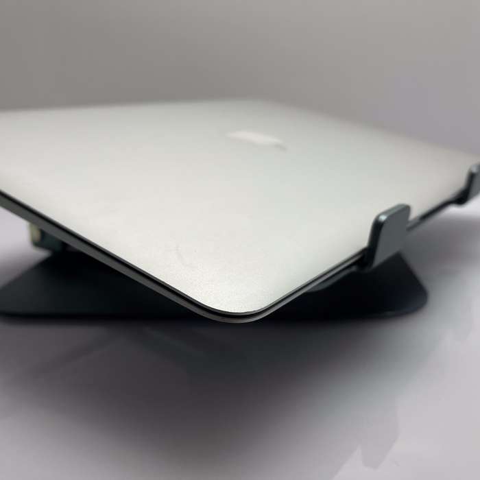 Apple MacBook Air 13-inch Core i5 1.6GHz (Early 2017) 8GB RAM 256GB SSD Silver  Minor Br...