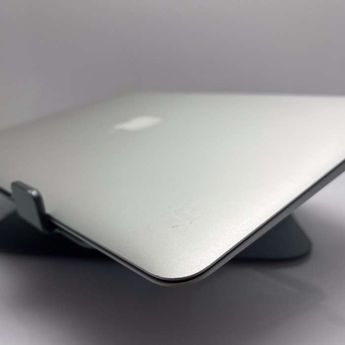 Apple MacBook Air 13-inch Core i5 1.6GHz (Early 2017) 8GB RAM 256GB SSD Silver  Minor Br...