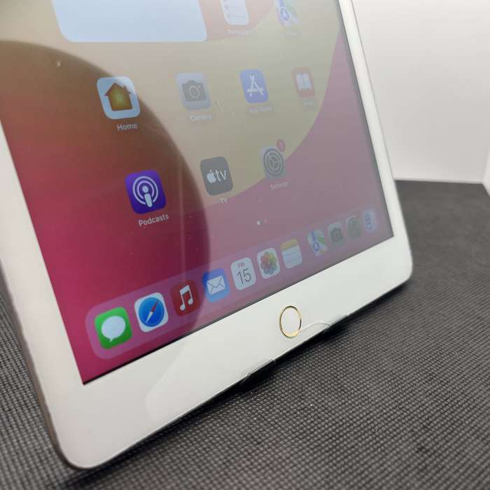 Apple iPad 9.7 6th Gen 128GB (Wi-Fi/ Cellular) - No Touch ID | Cracked Screen