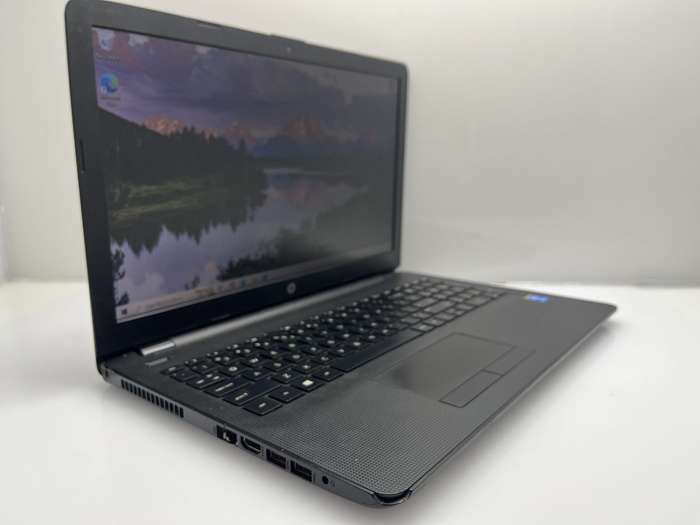 HP 15-BS100NI "Core i3" 8GB RAM 1TB HDD Black - Screen Damage
