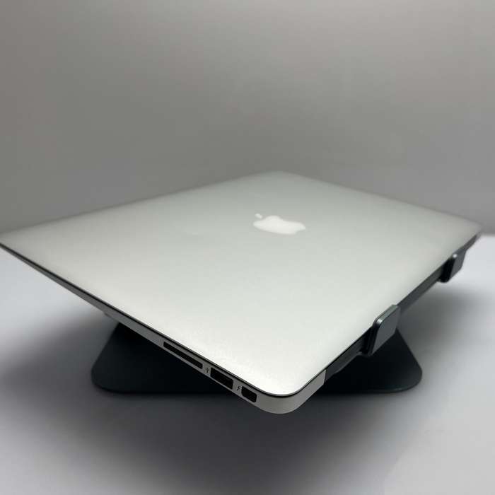 Apple Macbook Air "Core i5" 1.6 GHz 13" Inch (Early 2015) Silver -  Damaged Hinge