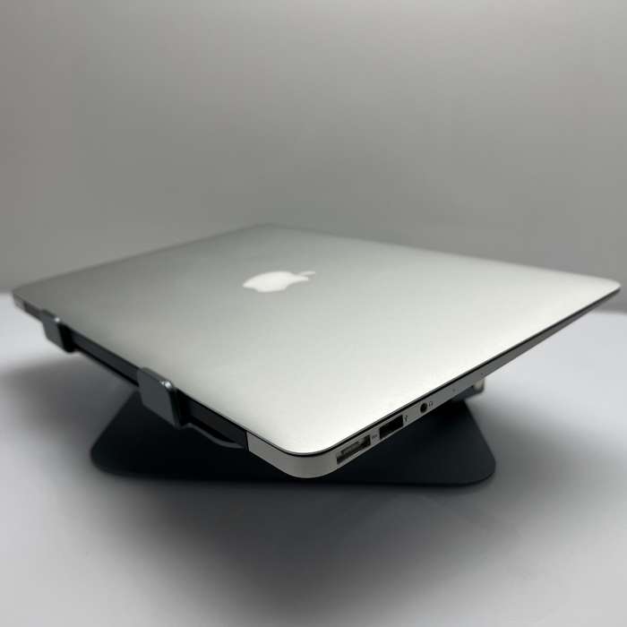 Apple Macbook Air "Core i5" 1.6 GHz 13" Inch (Early 2015) Silver -  Damaged Hinge
