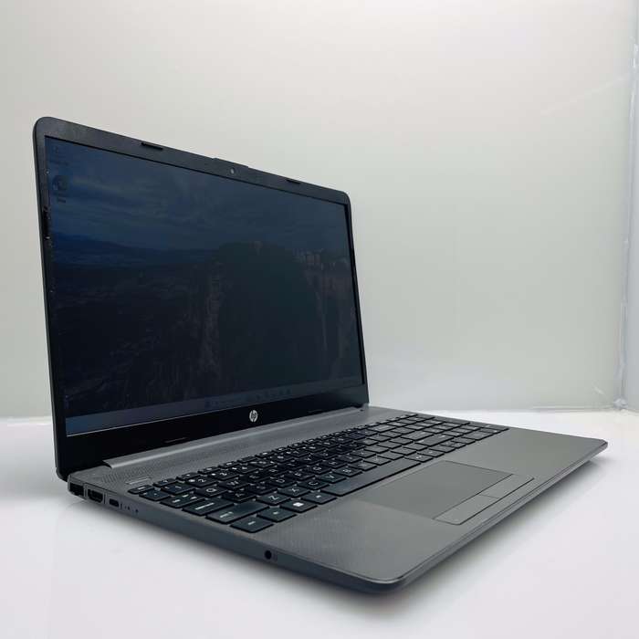 HP 255 G8 Ryzen 3 16GB RAM 256GB SSD NVMe Black - Cracked Casing