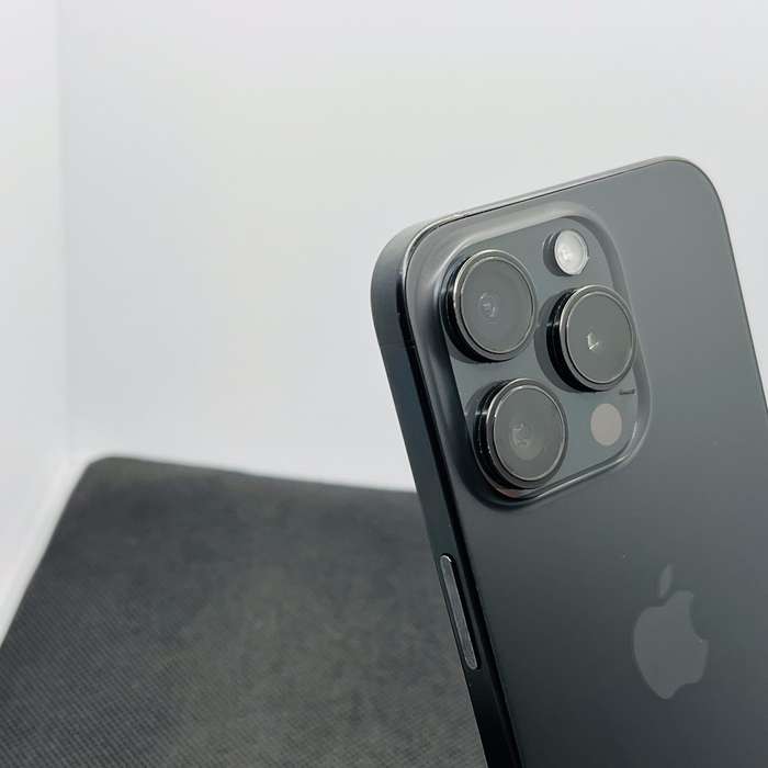 Apple iPhone 15 Pro 256GB Black Titanium (12 Month Warranty) + Screen Protector Bundle Value: R200