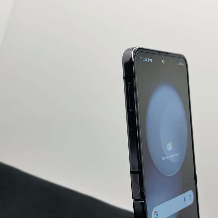 Samsung Galaxy Z Flip 5 256GB Graphite (6 Month Warranty)