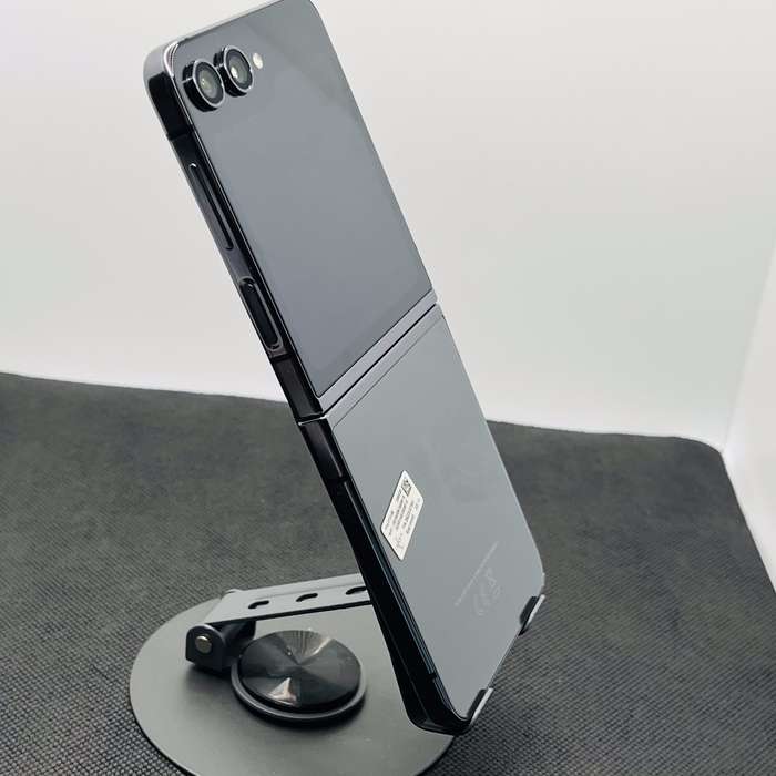 Samsung Galaxy Z Flip 5 256GB Graphite (6 Month Warranty)