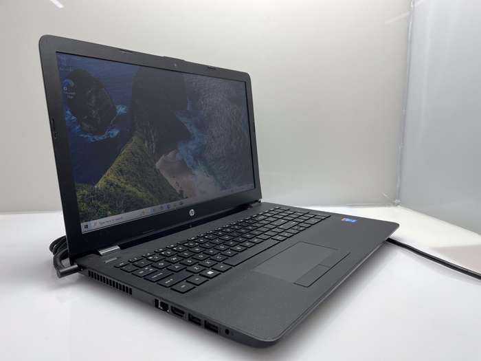 HP 15-bs150ni 5th Gen "Core i3" 2.00GHz 4GB RAM 128GB SSD Black - No Battery And Damaged Hinge