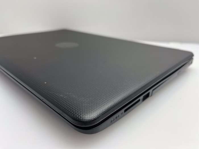 HP 15-bs150ni 5th Gen "Core i3" 2.00GHz 4GB RAM 128GB SSD Black - No Battery And Damaged Hinge