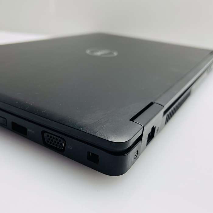 Dell Latitude 5580 7th Gen "Core i7" 2.80GHz 8GB RAM and 500GB HDD Black