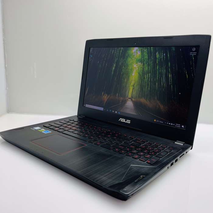 Asus FX502V "Core i7" 2.81GHz 16GB RAM 256GB SSD And 1TB HDD Black - Damaged Casing
