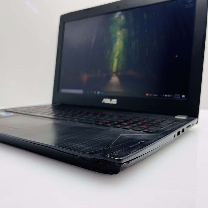 Asus FX502V "Core i7" 2.81GHz 16GB RAM 256GB SSD And 1TB HDD Black - Damaged Casing