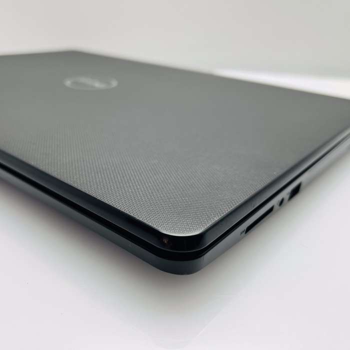 Dell Vostro 15 7th Gen "Core i5" 2.50GHz 8GB RAM 256GB SSD Black