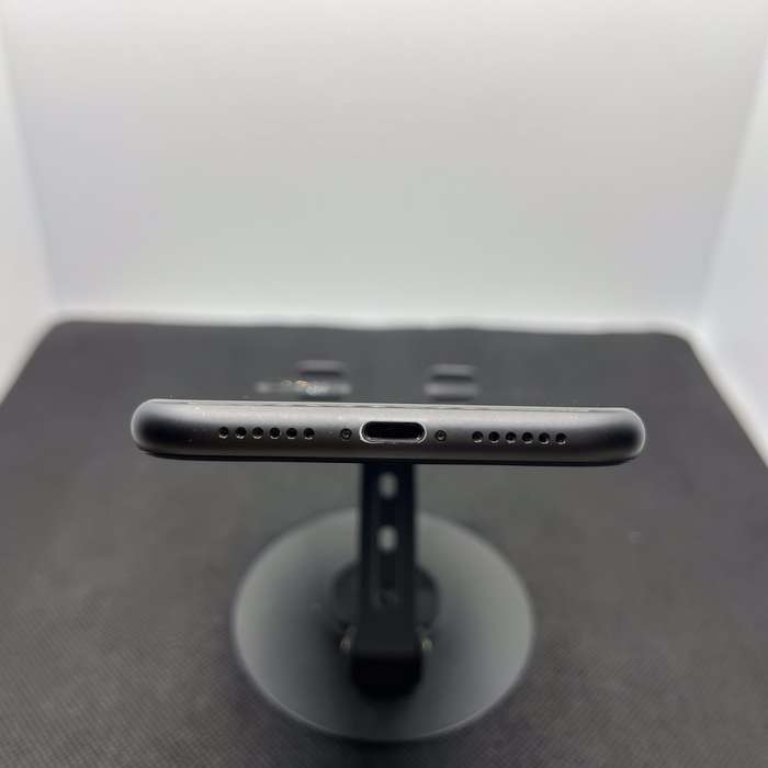 Apple iPhone 11 64GB Black (6 Month Warranty)