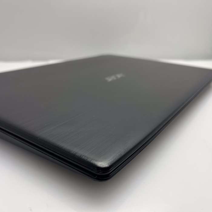 AcerAspire 3 A315-53 7th Gen "Core i3" 2.40GHz 8GB RAM 512GB SSD Black - Damaged Casing And Hinge