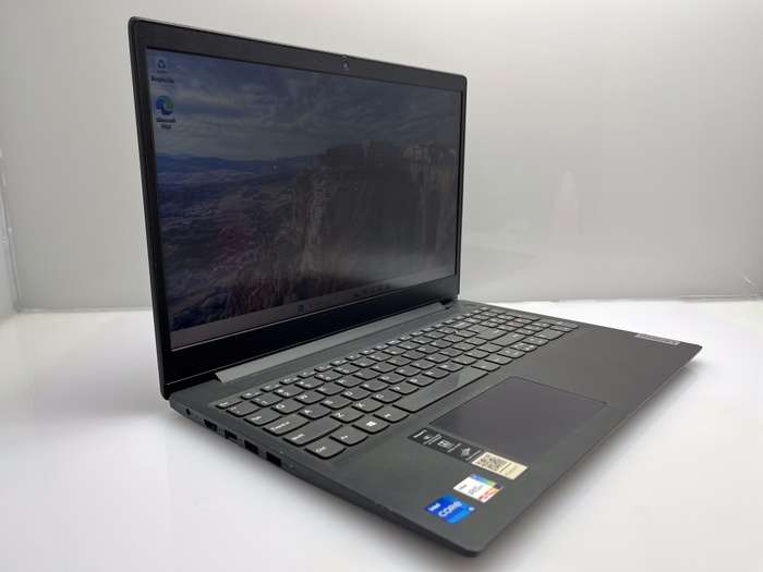 Lenovo IdeaPad 3 15ITL05 11th Gen 8GB RAM 512GB SSD NVMe Black - Bright Spots And Damaged Casing