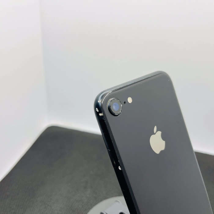 Apple iPhone SE (2020) 64GB Black - Minor Bright Spots