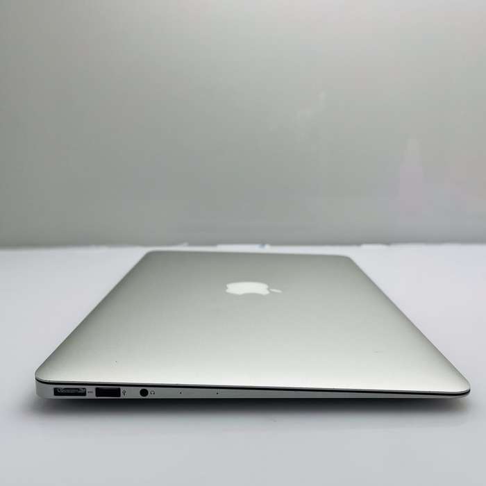 Apple MacBook Air 13-inch Core i5 1.6GHz (Early 2015) 8GB RAM 256GB SSD Silver - Minor Brig...