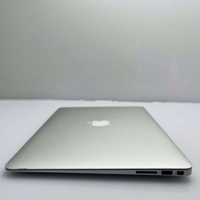Apple MacBook Air 13-inch Core i5 1.6GHz (Early 2015) 8GB RAM 256GB SSD Silver - Minor Brig...