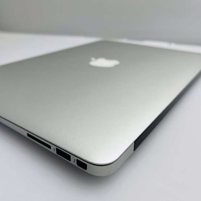 Apple MacBook Air 13-inch Core i5 1.6GHz (Early 2015) 8GB RAM 256GB SSD Silver - Minor Brig...