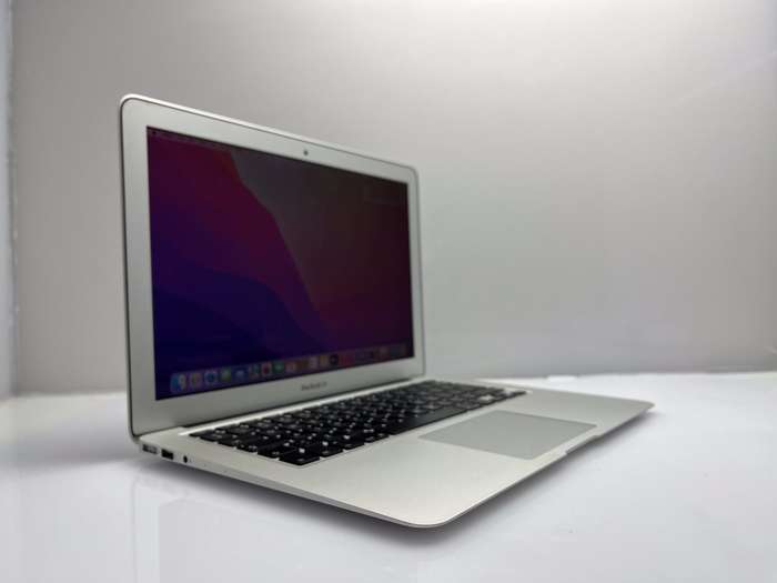 Apple MacBook Air 13-inch Core i5 1.6GHz (Early 2015) 8GB RAM 256GB SSD Silver - Minor Brig...
