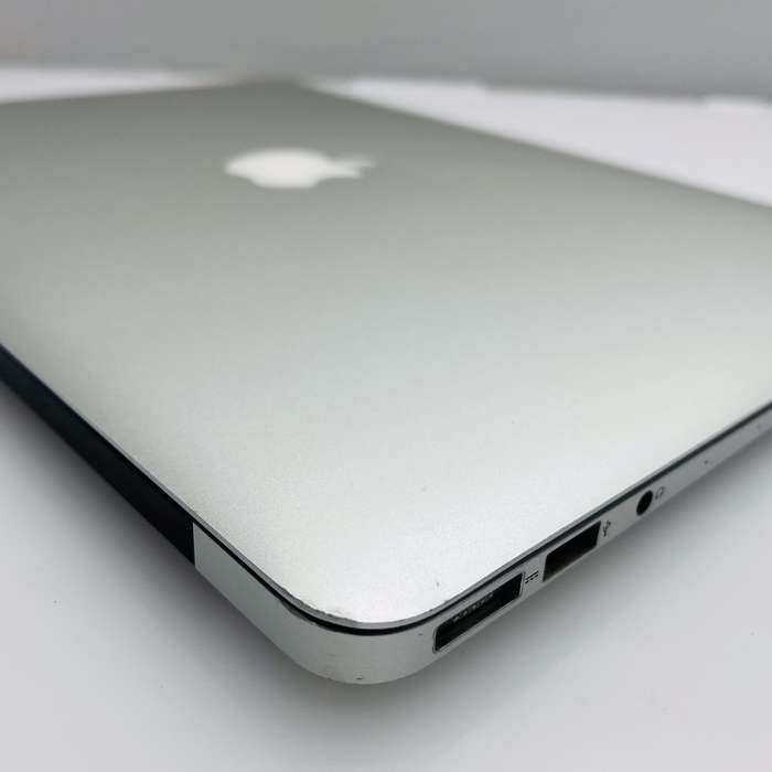 Apple MacBook Air 13-Inch Core i5 1.8GHz (2017) 8GB RAM 128GB SSD Silver (3 Month Warranty)...