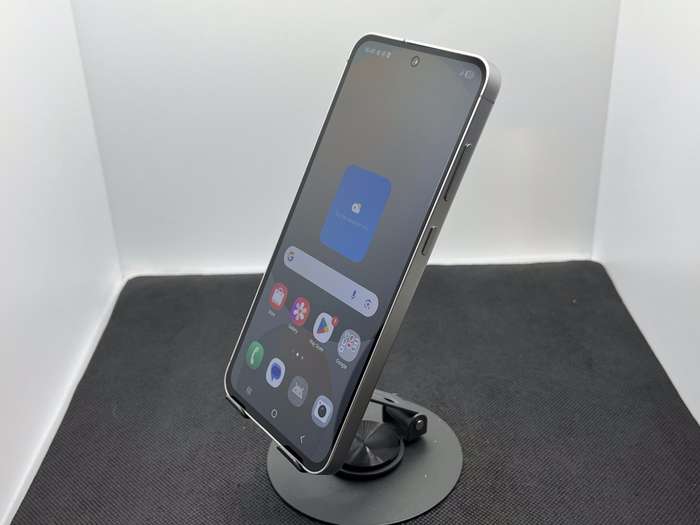 Samsung Galaxy S24 FE 256GB Gray (12 Month Warranty) - Mint Condition