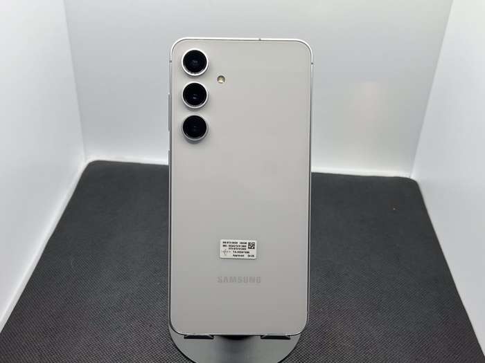 Samsung Galaxy S24 FE 256GB Gray (12 Month Warranty) - Mint Condition
