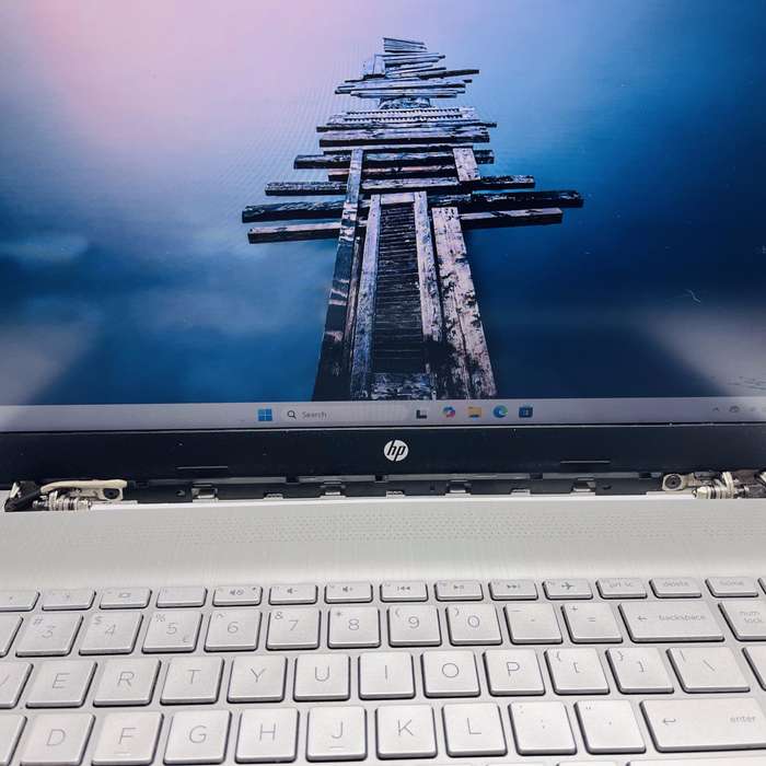 HP 15s-eq2004ni Ryzen 3 2.60GHz 8GB RAM 512GB SSD (NVMe) Silver - Damaged Hinge And Casing
