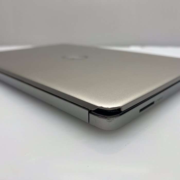 HP 14dq1031 ni "Core i3" 8GB RAM 256GB SSD Silver - Bright Spots | Chipped Casing