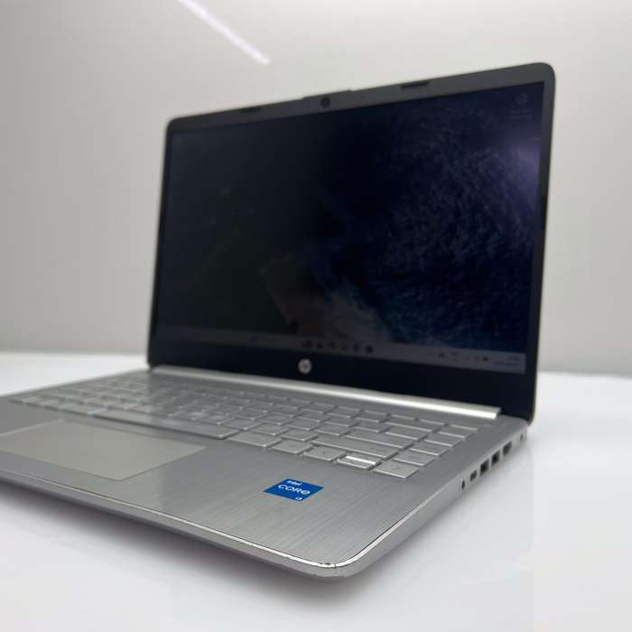 HP 14dq1031 ni "Core i3" 8GB RAM 256GB SSD Silver - Bright Spots | Chipped Casing
