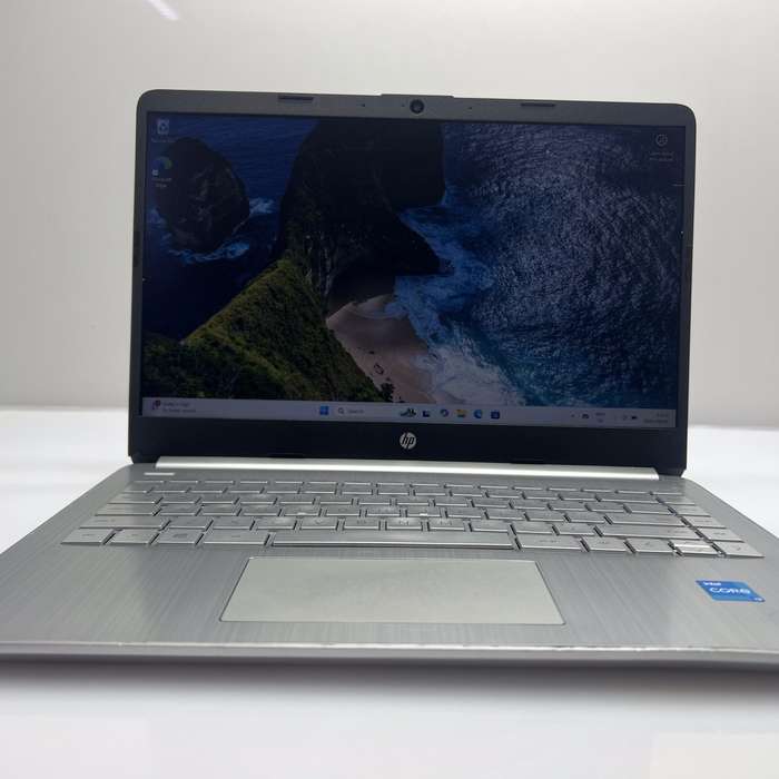 HP 14dq1031 ni "Core i3" 8GB RAM 256GB SSD Silver - Bright Spots | Chipped Casing