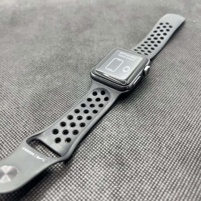 Apple Watch Series 3 Nike Straps 38mm GPS Only Space Grey