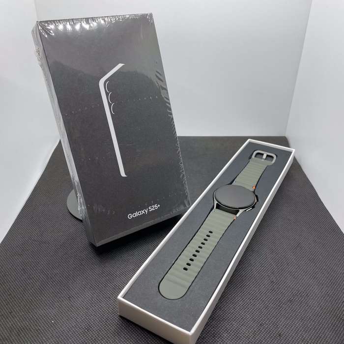 COMBO DEAL: Samsung Galaxy S25 Plus 256GB SEALED + Galaxy Watch 7 MINT Condition!!