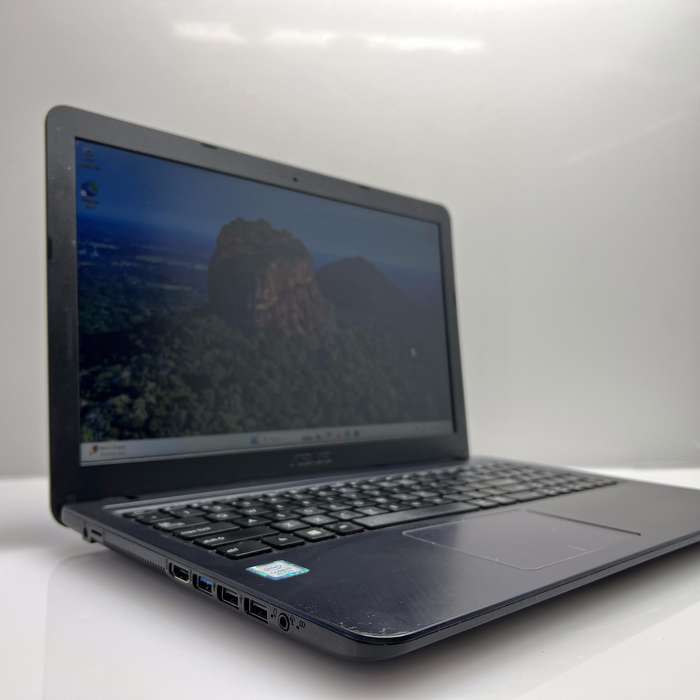 Asus X543U "Core i7" 1.80GHz 8GB RAM 256GB SSD Black - Bright Spots