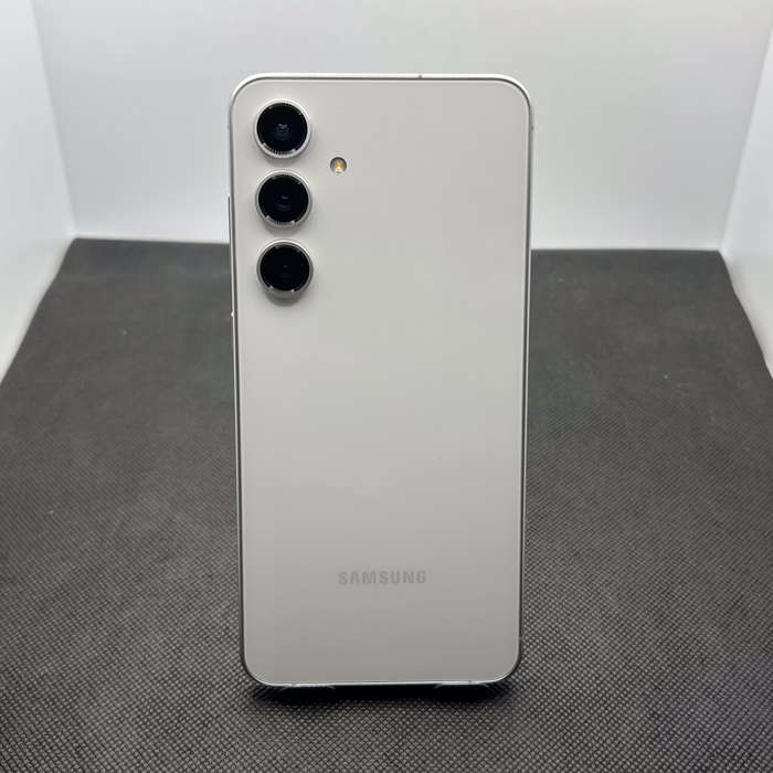 Samsung Galaxy S24 FE 256GB Gray (12 Month Warranty) - Mint Condition
