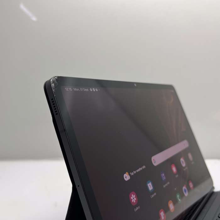 Samsung Galaxy Tab S8 (Wifi and 5G) 256GB Space Grey - Cracked Screen