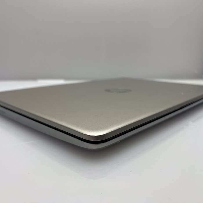 HP 14dq1031 ni "Core i3" 8GB RAM 256GB SSD Silver - Bright Spots | Chipped Casing