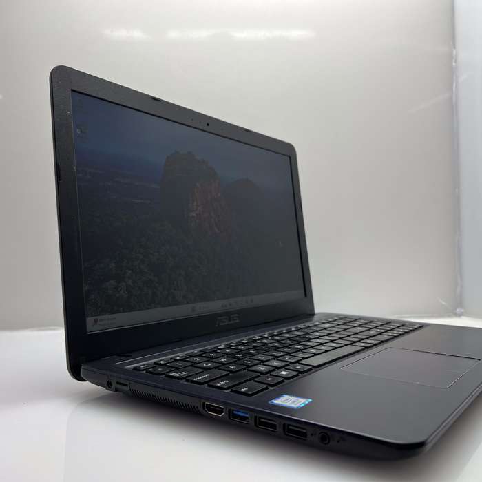 Asus X543U "Core i7" 1.80GHz 8GB RAM 256GB SSD Black - Bright Spots
