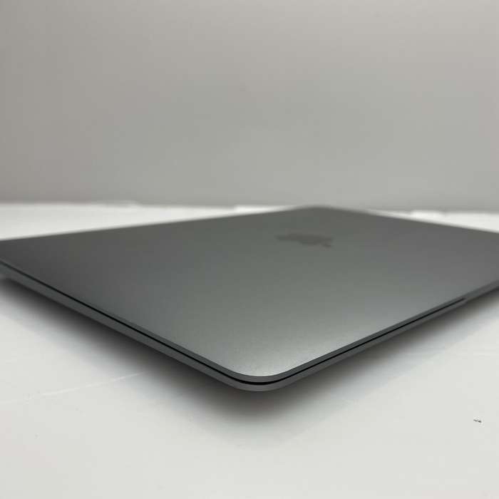 Apple MacBook Air "M1" 8 CPU/ 8 GPU 13-Inch (2020) 8GB RAM 256GB SSD Silver (12 Month Warranty)