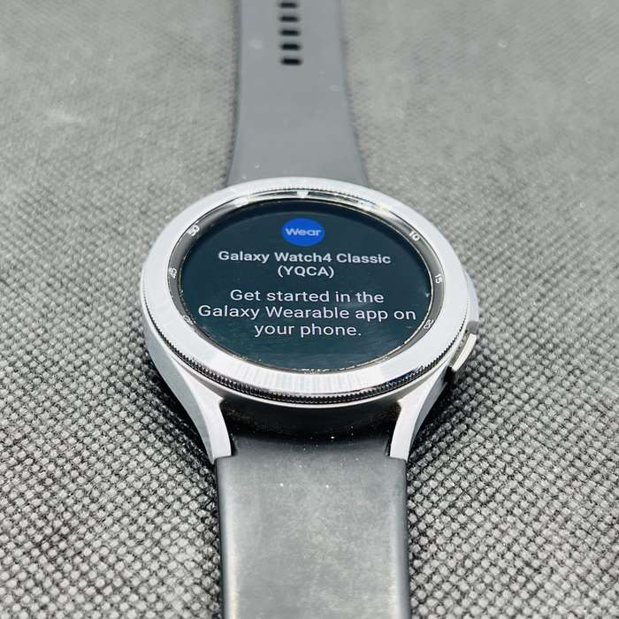 Samsung Galaxy Watch 4 Classic 46mm LTE Silver - With Black Straps