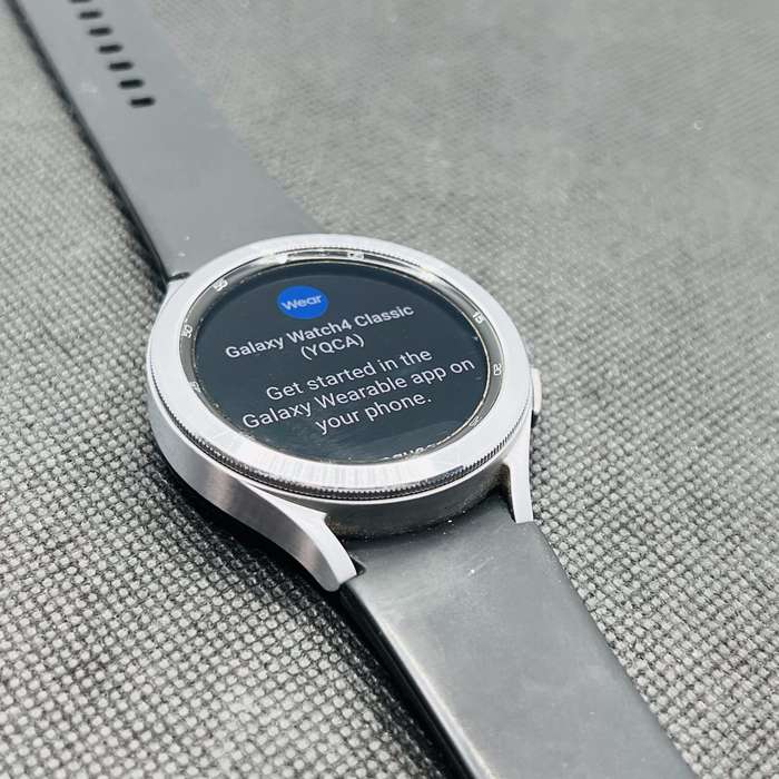 Samsung Galaxy Watch 4 Classic 46mm LTE Silver - With Black Straps